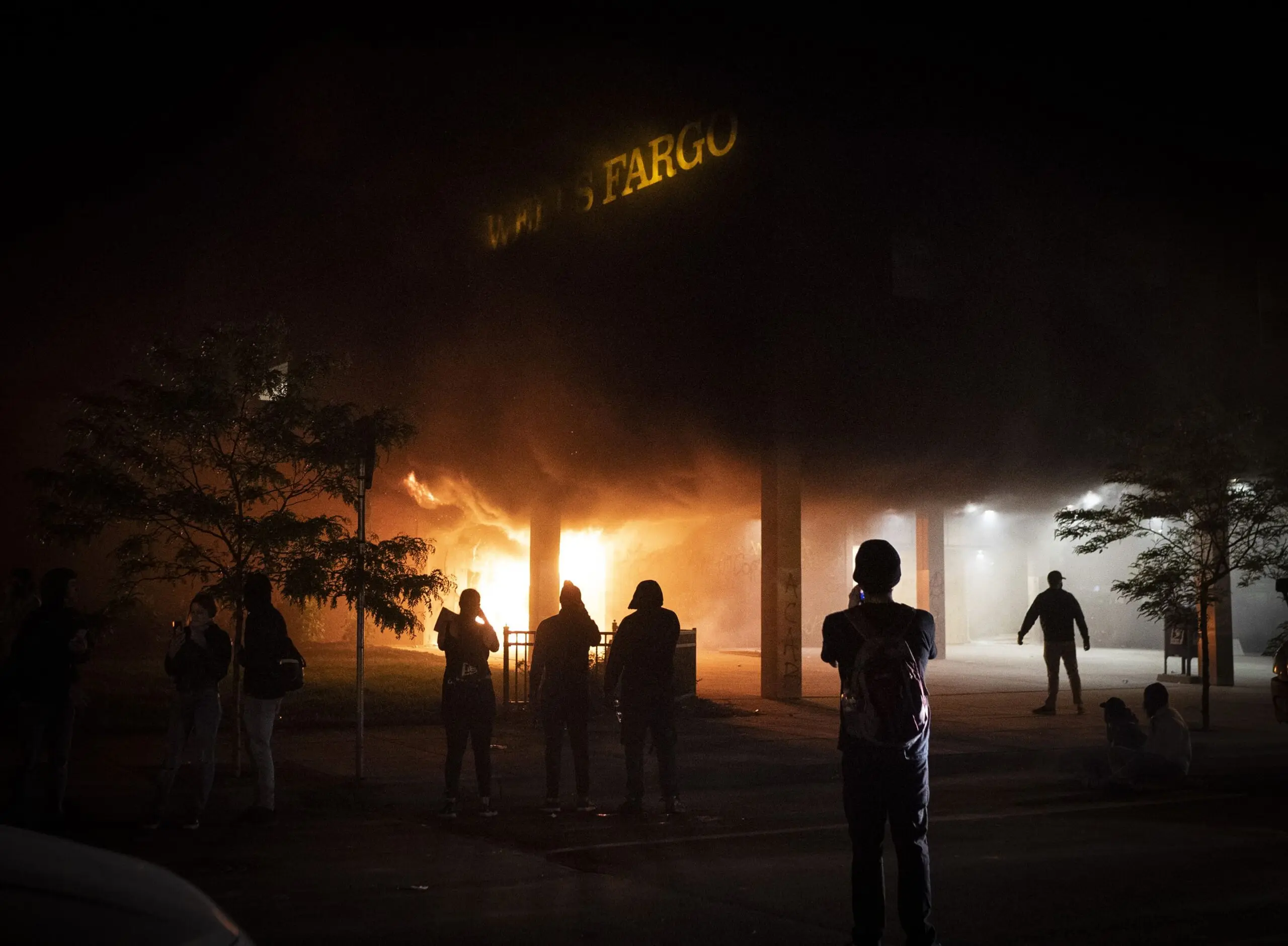 Smoke billows from a fire at a Minneapolis Wells Fargo bank on May 29, 2020.